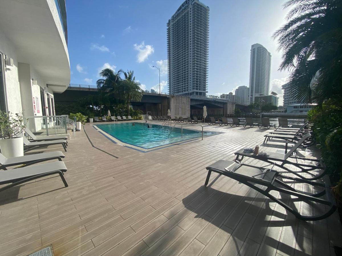 Studio In Hallandale 2 Beds Hallandale Beach Exterior photo